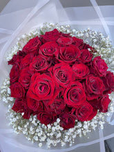 Load image into Gallery viewer, 30 red rose posy
